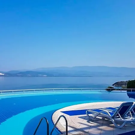 Stunning Apartment With Sea View Apartamento